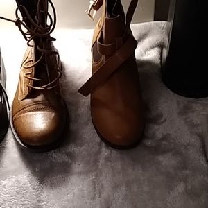 2 boots ankle n knee high and blak ssndals